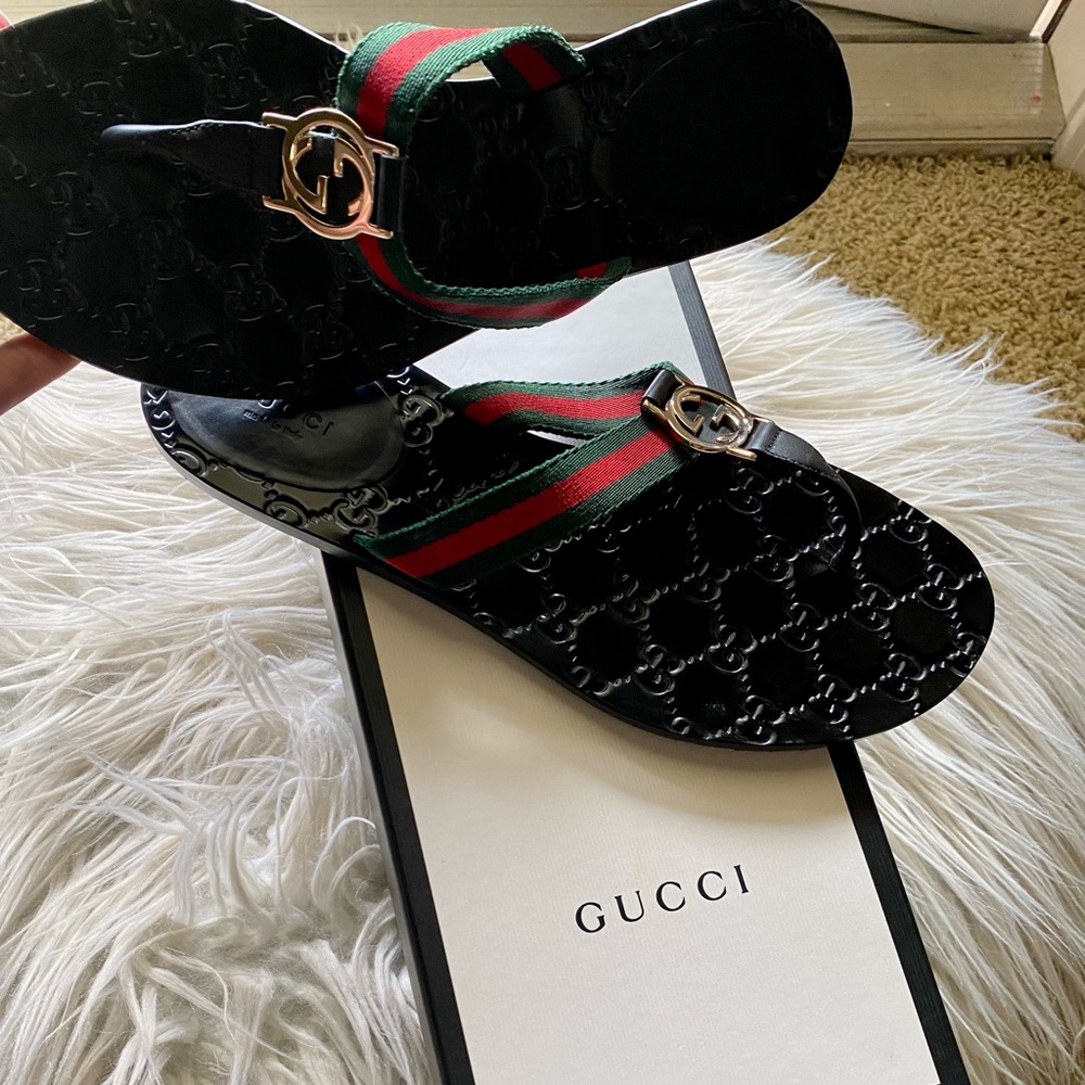 Gently loved! Gucci thong sandals. Size 9